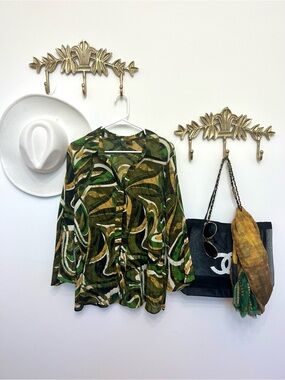 Abstract Green & Olive Button-Front Blouse ptp 22.5 l 27”